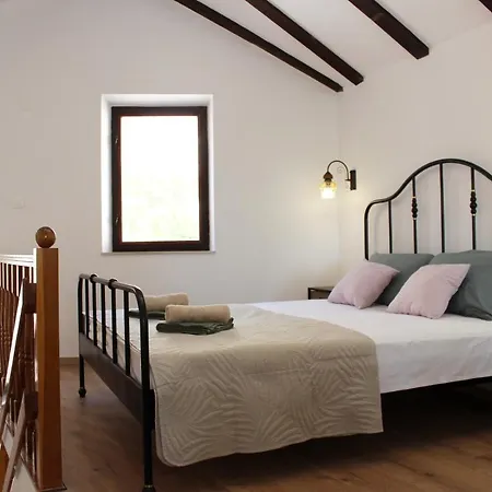 Kendi Apartment Sutivan